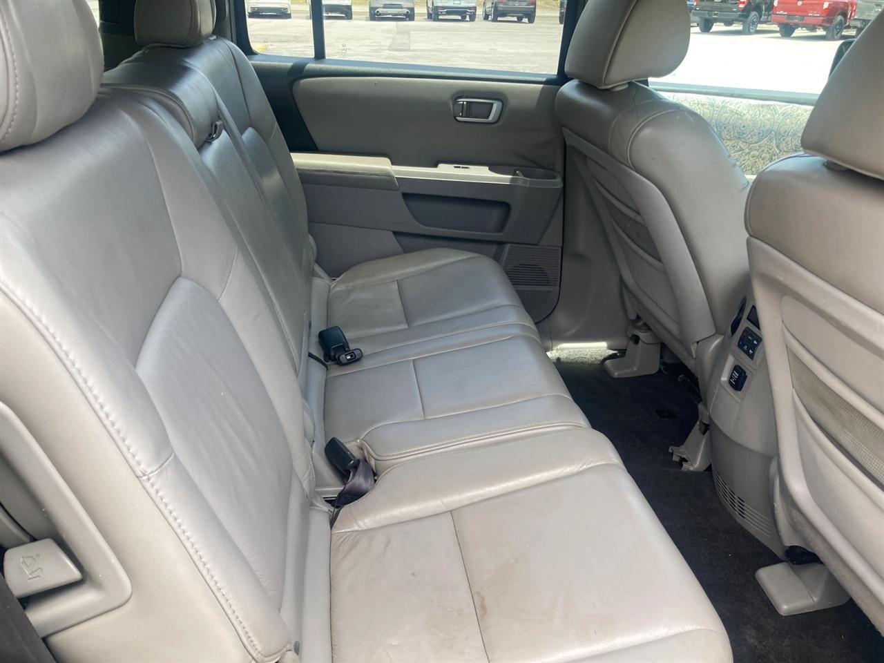 Honda Pilot EX-L 4WD 5-Spd AT with Navigation 2011