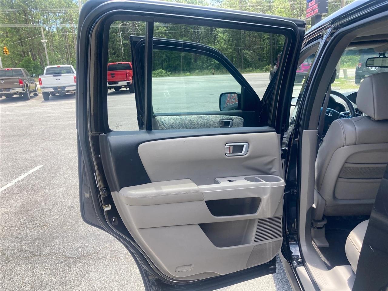 Honda Pilot EX-L 4WD 5-Spd AT with Navigation 2011