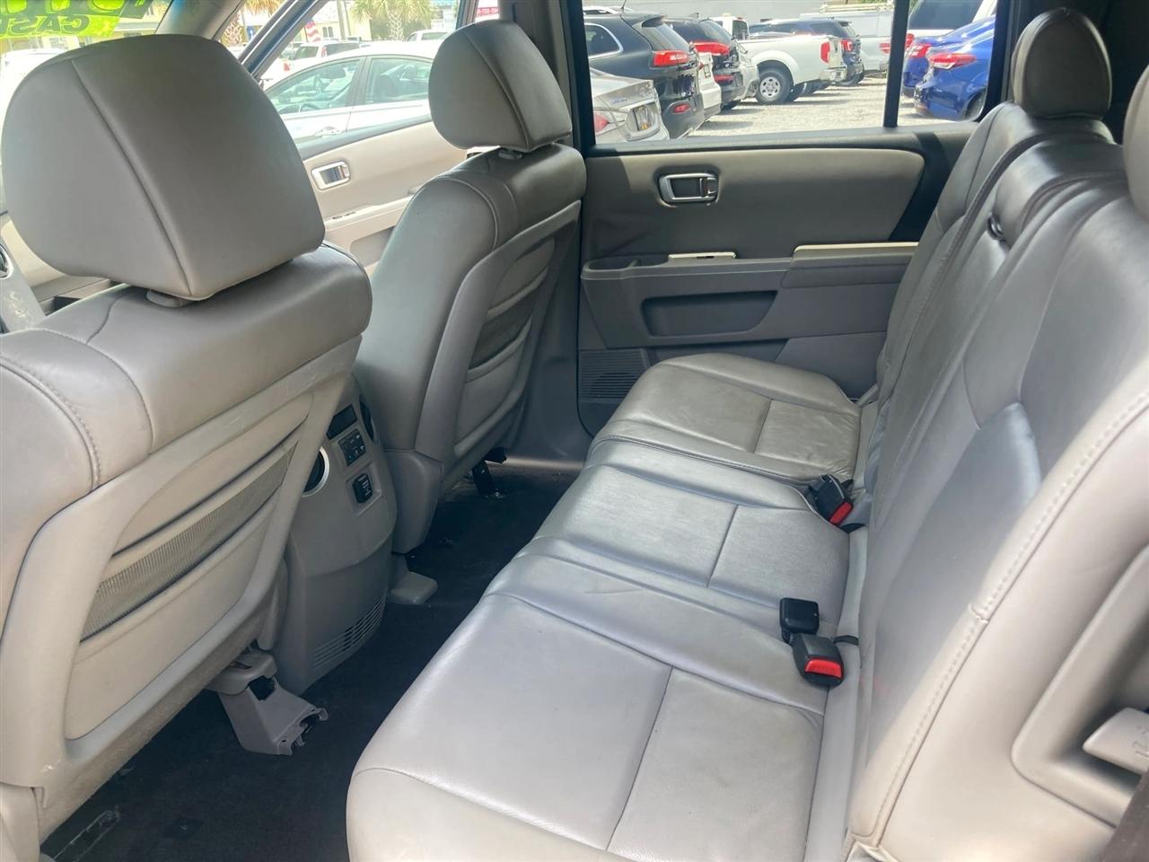 Honda Pilot EX-L 4WD 5-Spd AT with Navigation 2011