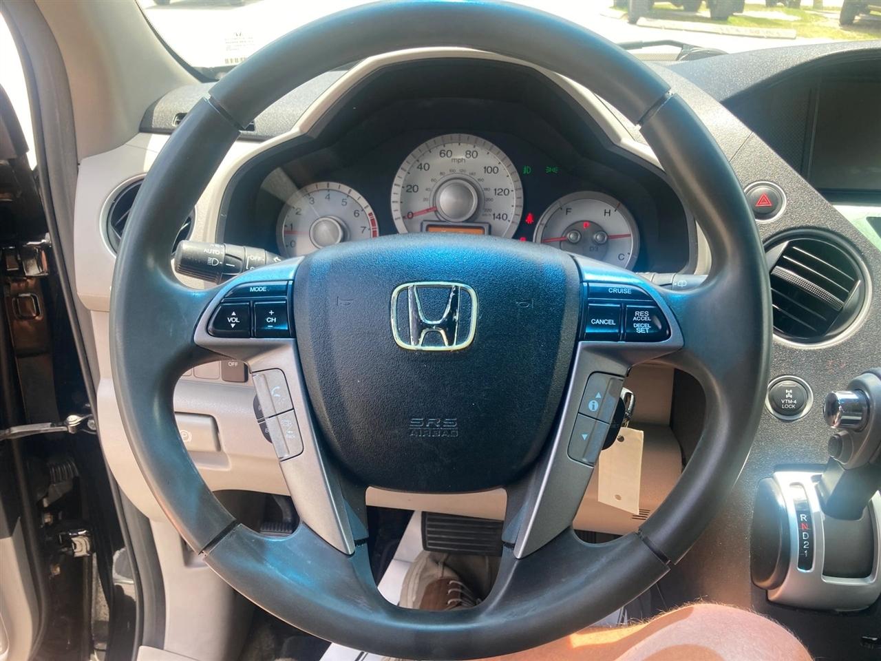 Honda Pilot EX-L 4WD 5-Spd AT with Navigation 2011