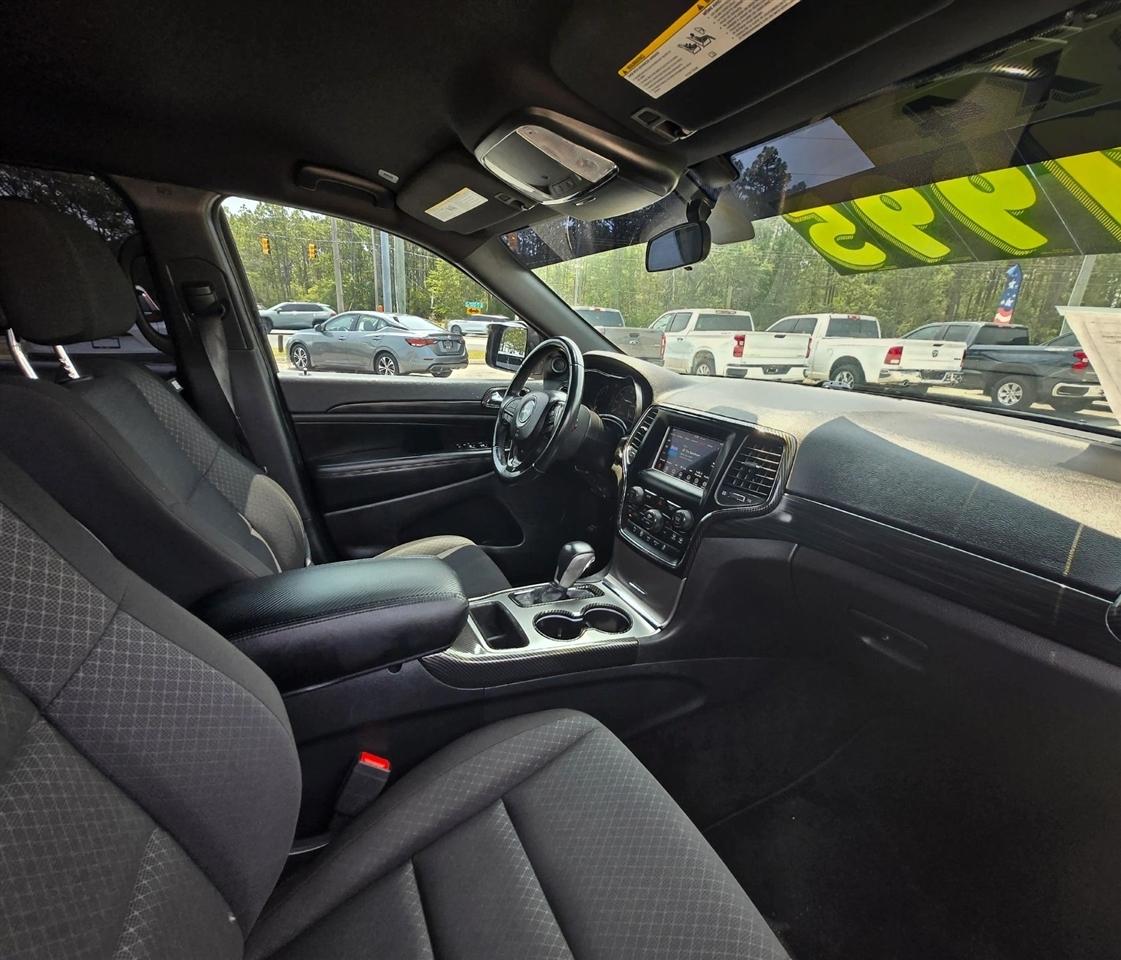 Jeep Grand Cherokee Laredo 4WD 2020