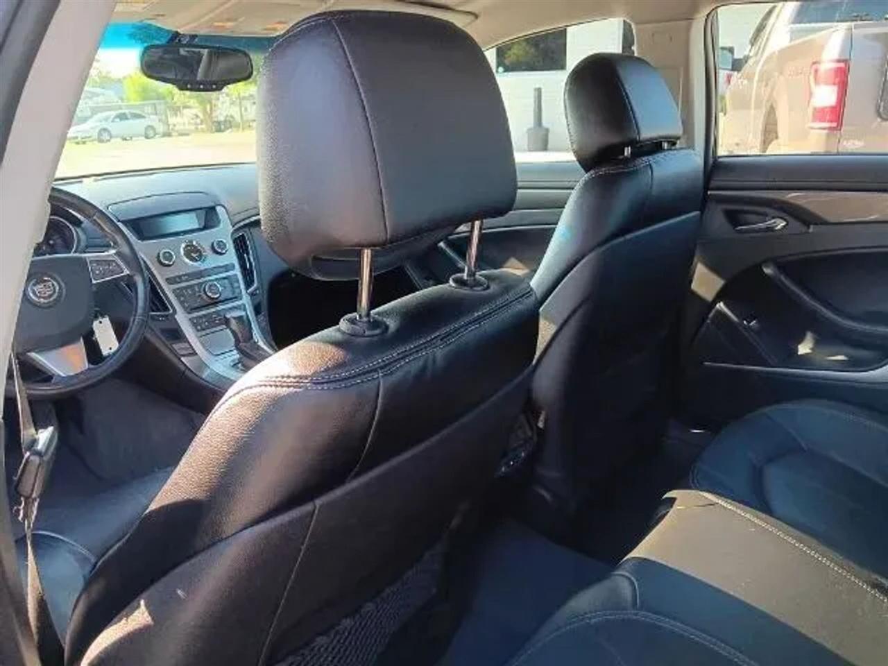 Cadillac CTS Base 2012