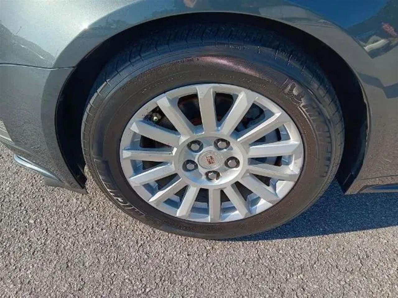 Cadillac CTS Base 2012