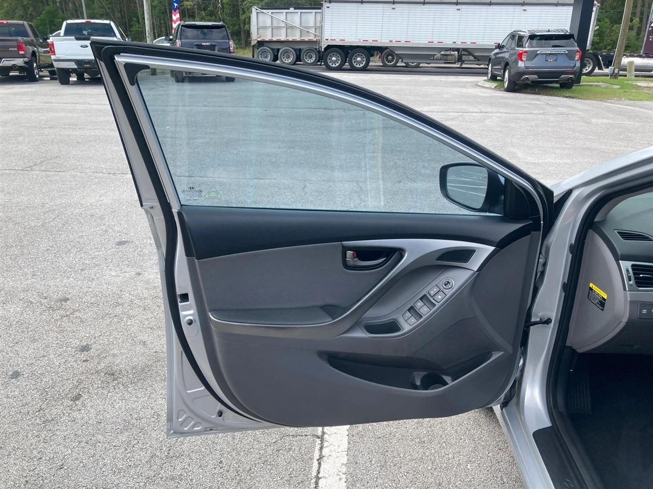 Hyundai Elantra Limited 2012