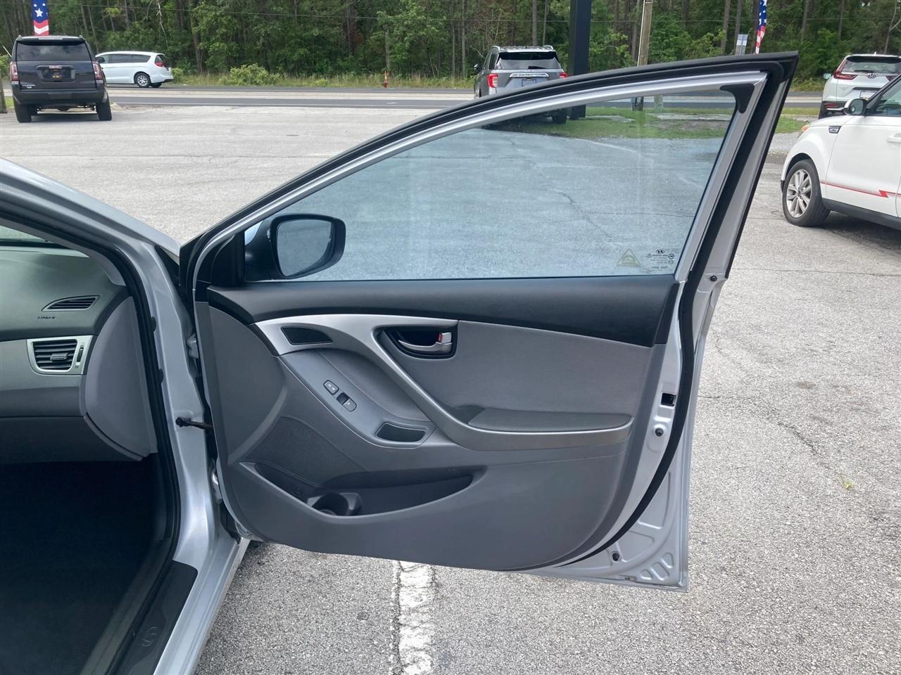 Hyundai Elantra Limited 2012
