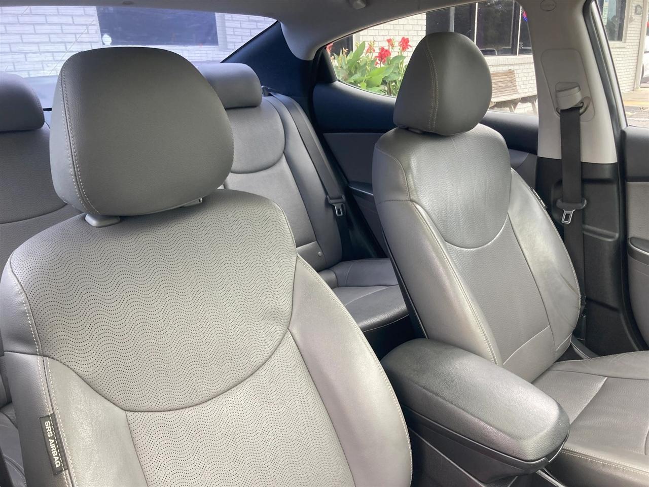 Hyundai Elantra Limited 2012