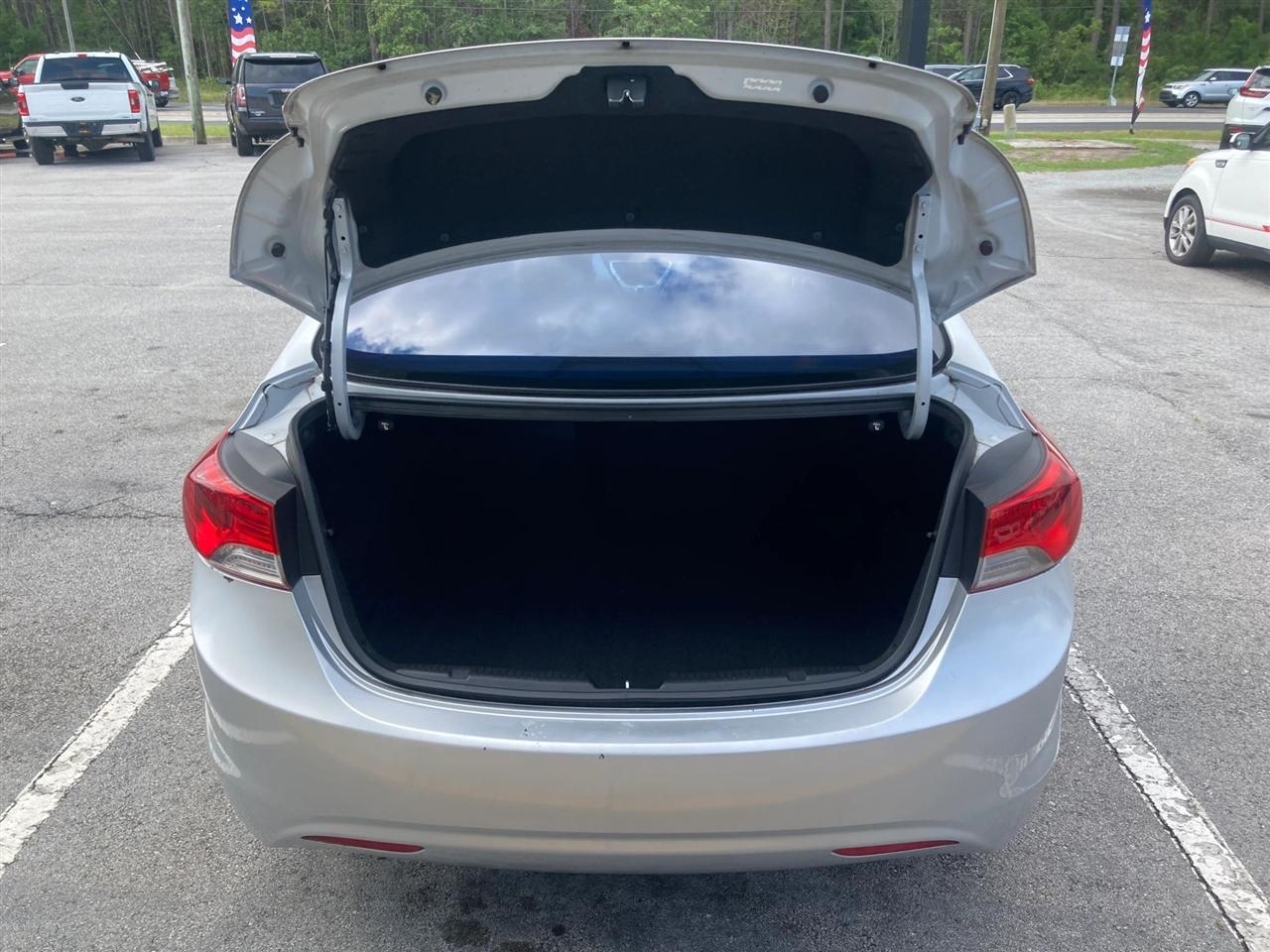 Hyundai Elantra Limited 2012
