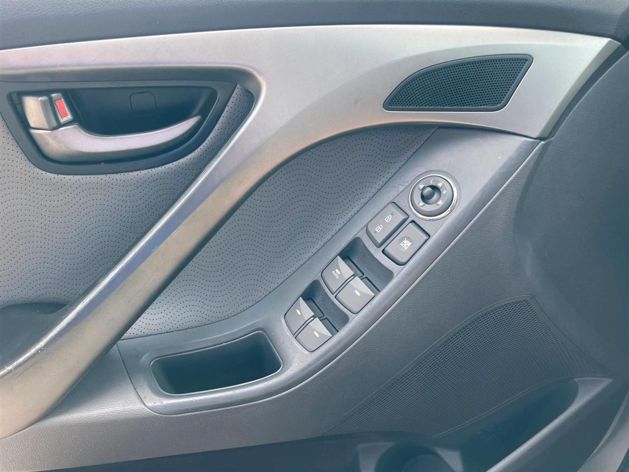 Hyundai Elantra Limited 2012