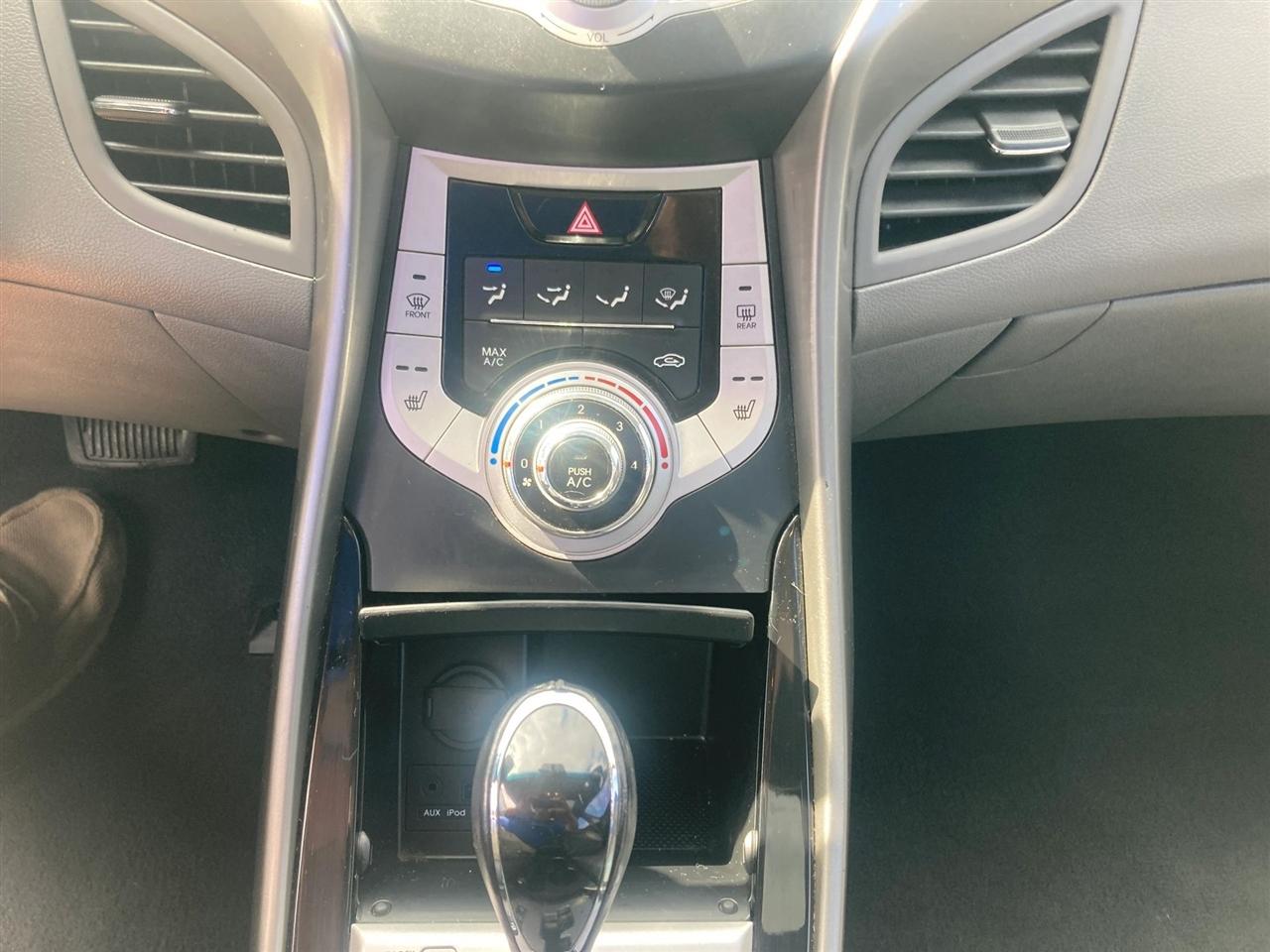 Hyundai Elantra Limited 2012