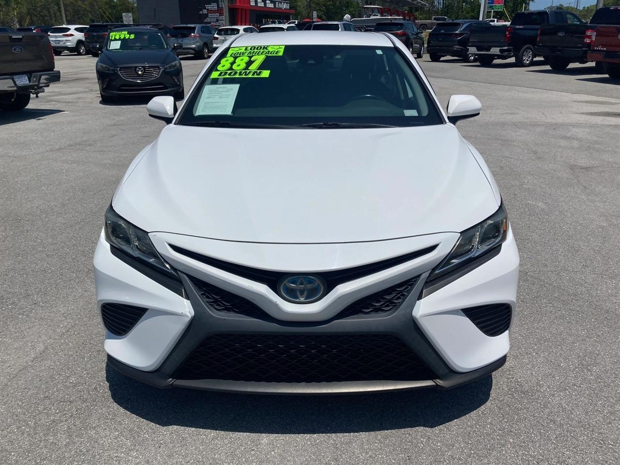Toyota Camry Hybrid SE 2019