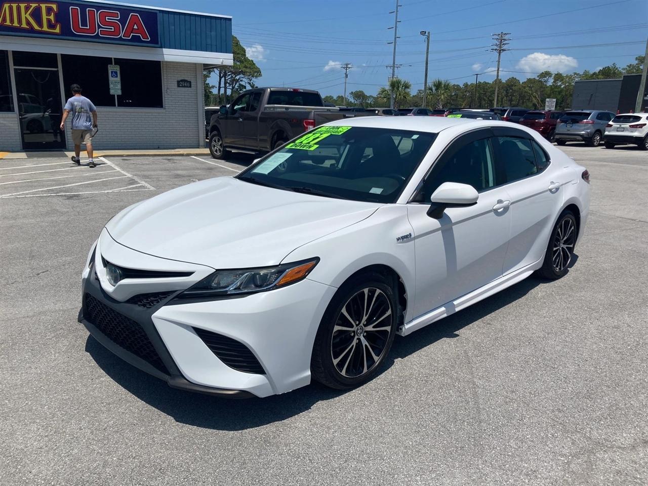 Toyota Camry Hybrid SE 2019