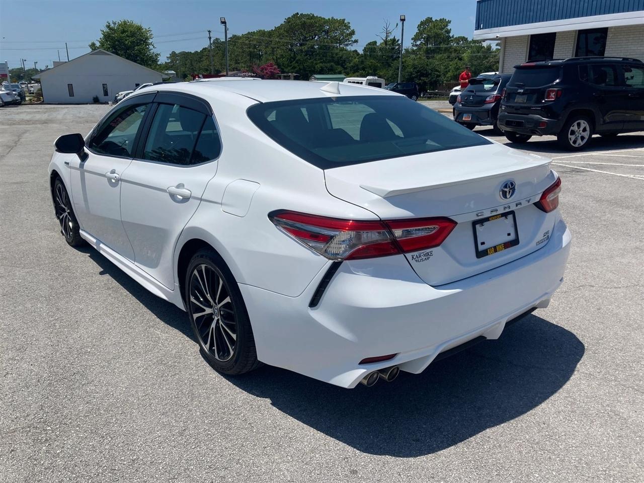 Toyota Camry Hybrid SE 2019