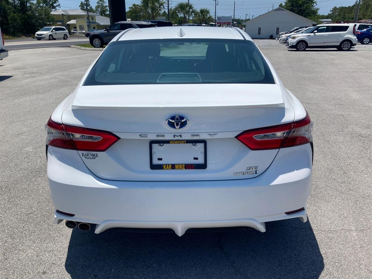 Toyota Camry Hybrid SE 2019