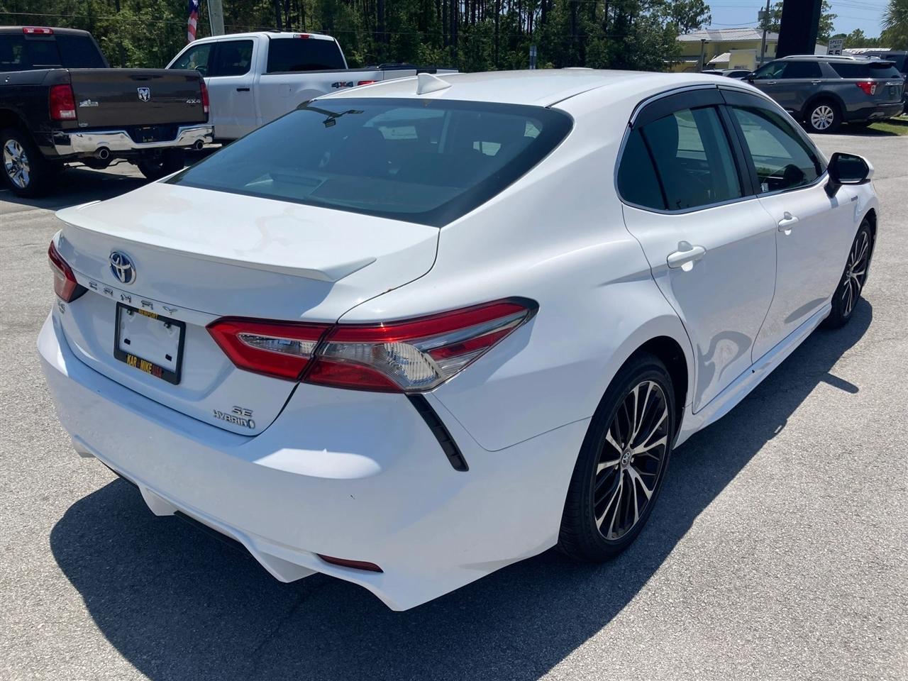 Toyota Camry Hybrid SE 2019
