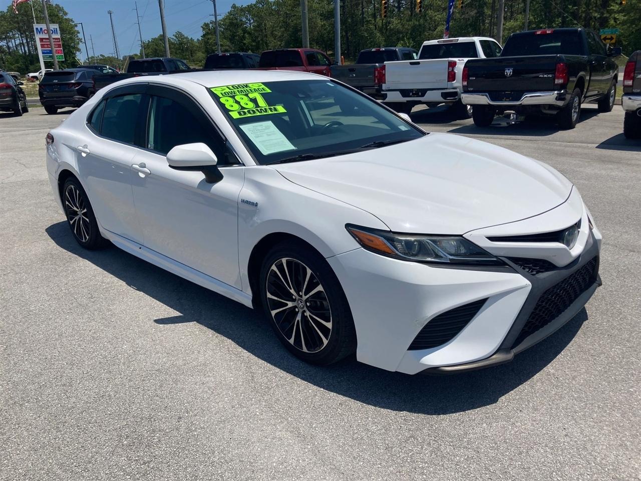 Toyota Camry Hybrid SE 2019