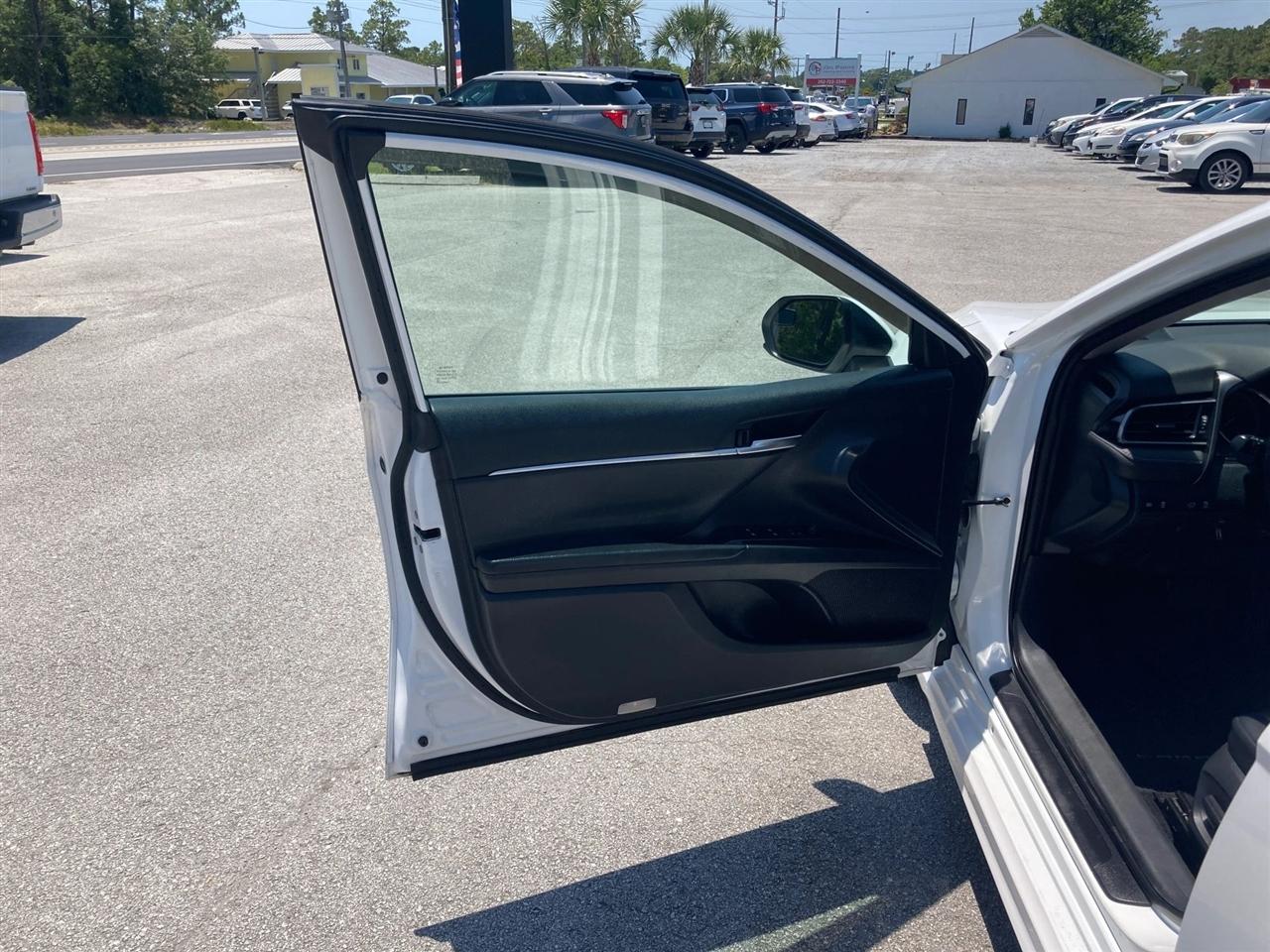 Toyota Camry Hybrid SE 2019