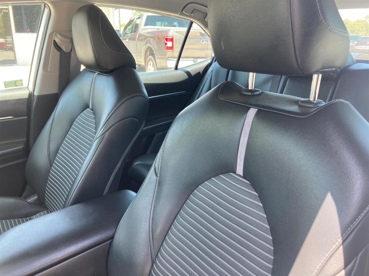 Toyota Camry Hybrid SE 2019