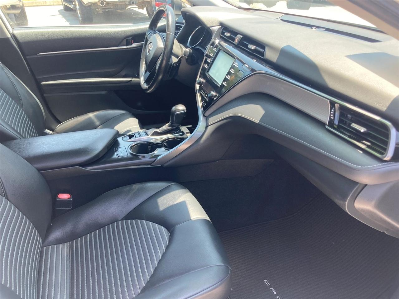 Toyota Camry Hybrid SE 2019