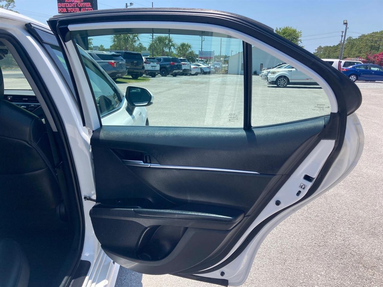 Toyota Camry Hybrid SE 2019