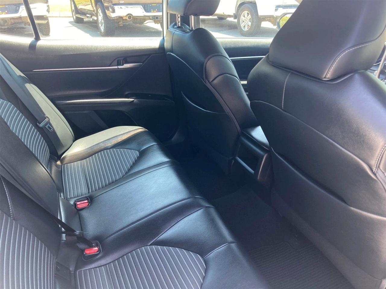 Toyota Camry Hybrid SE 2019