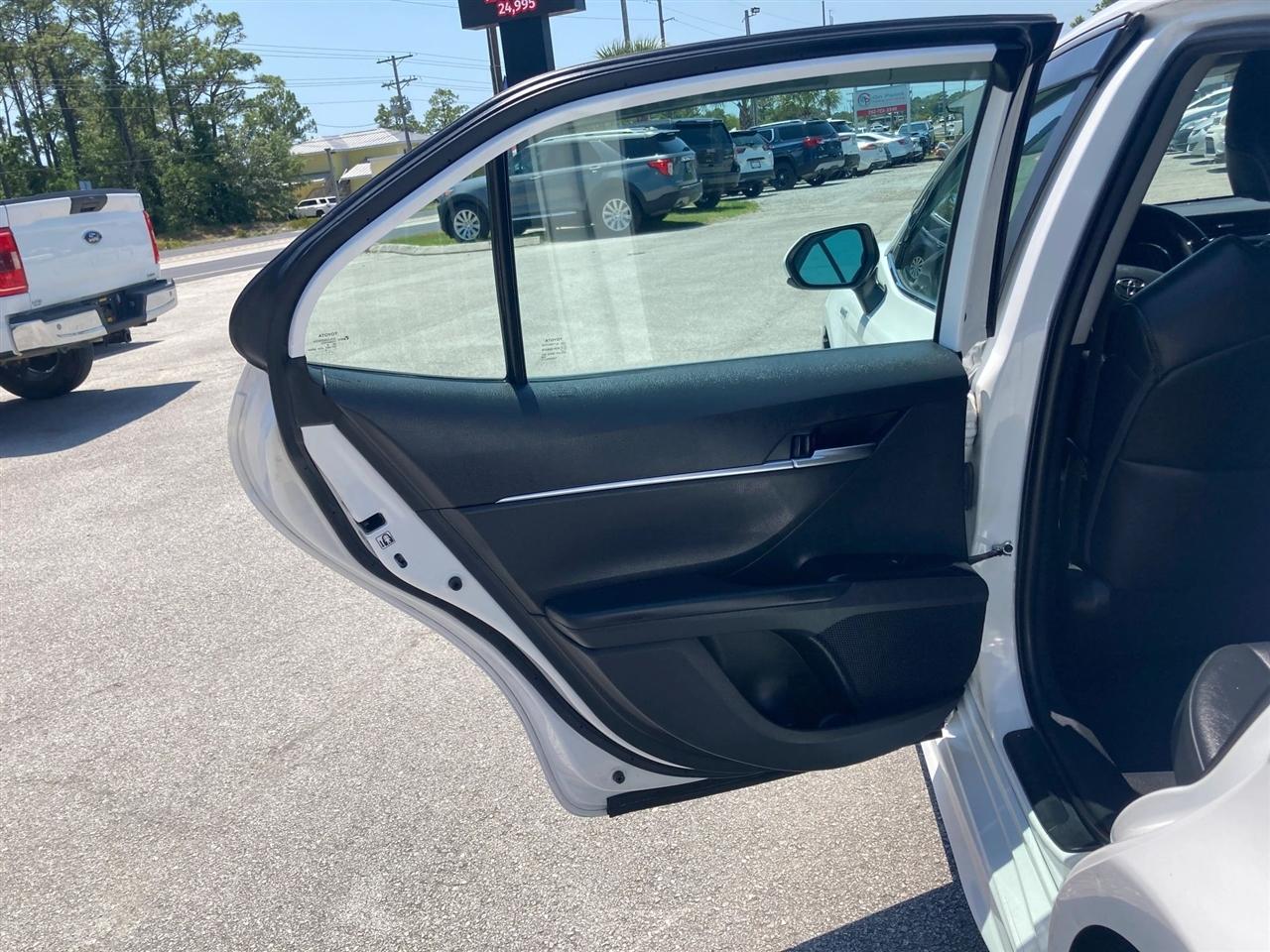 Toyota Camry Hybrid SE 2019