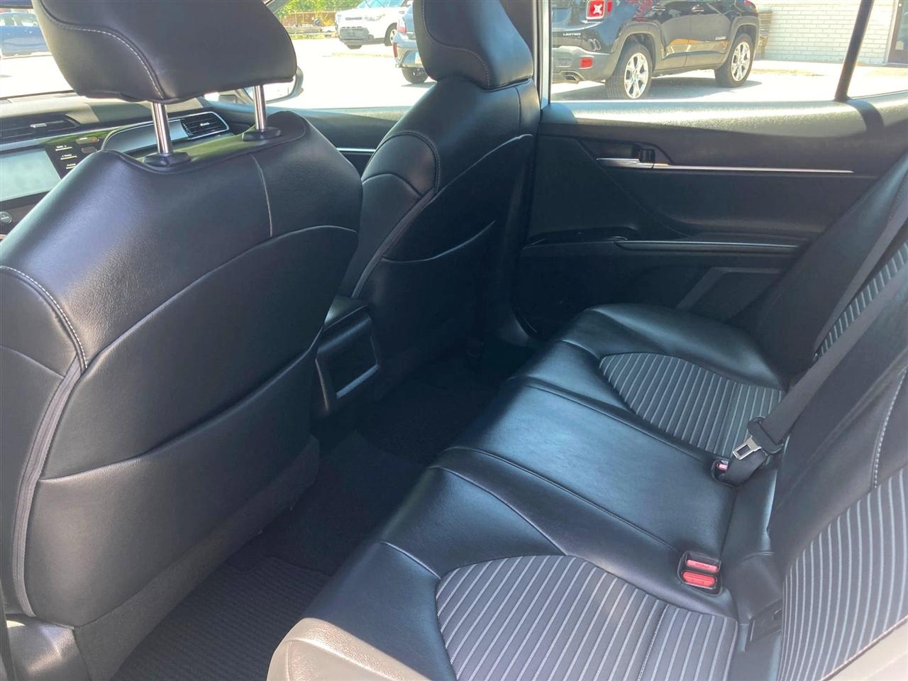 Toyota Camry Hybrid SE 2019
