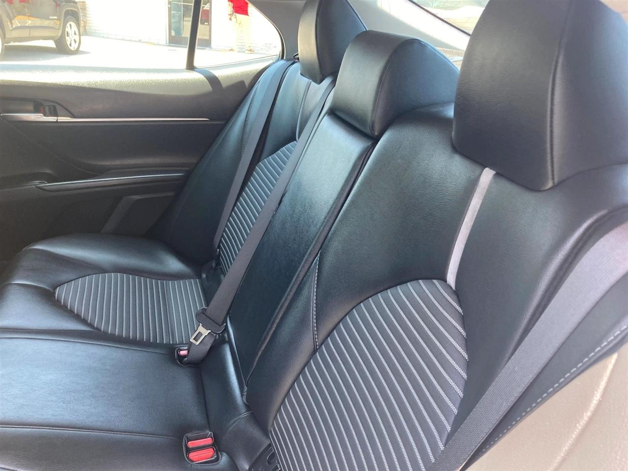 Toyota Camry Hybrid SE 2019