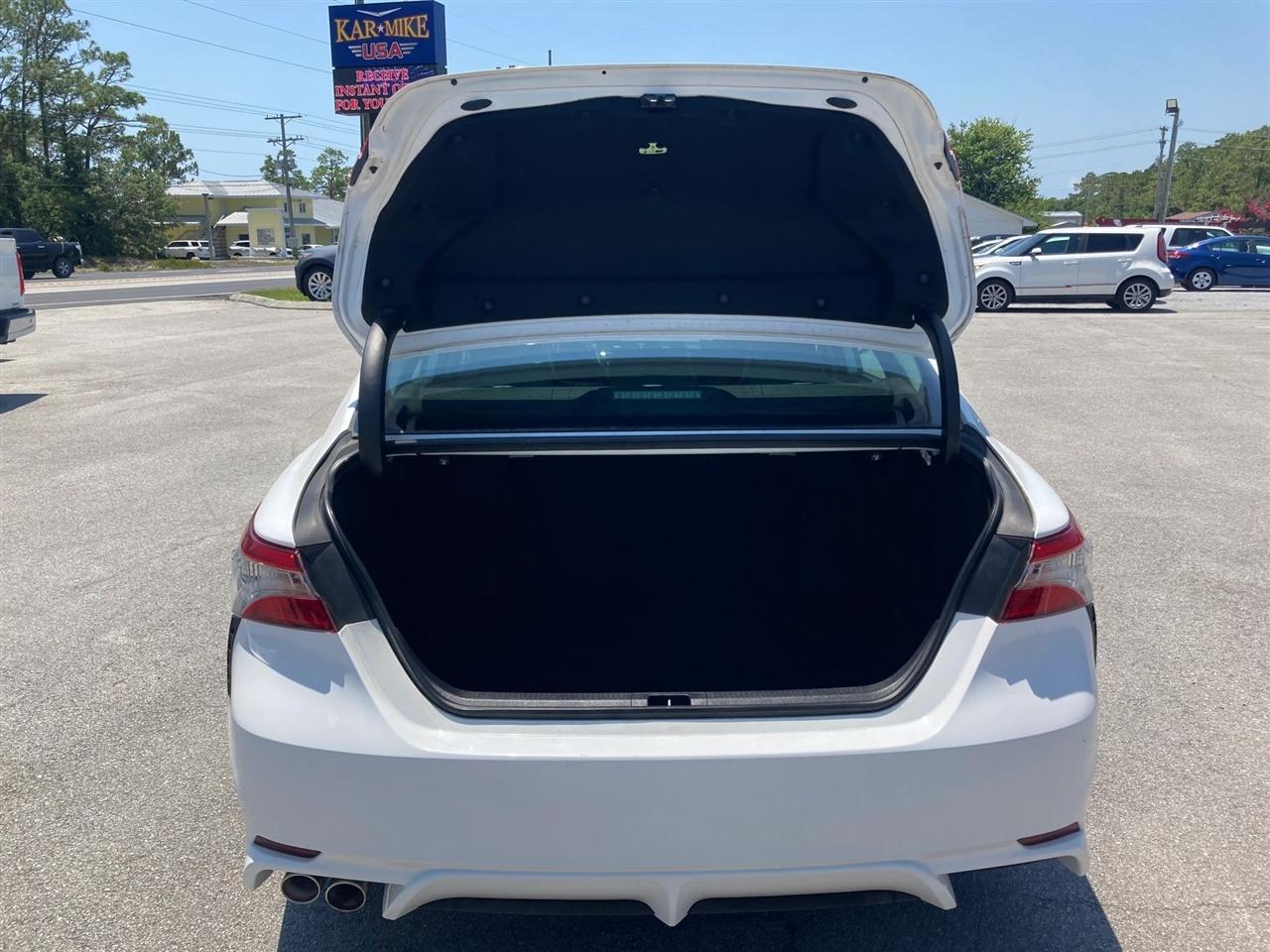 Toyota Camry Hybrid SE 2019