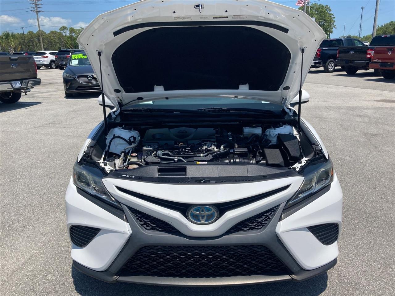 Toyota Camry Hybrid SE 2019