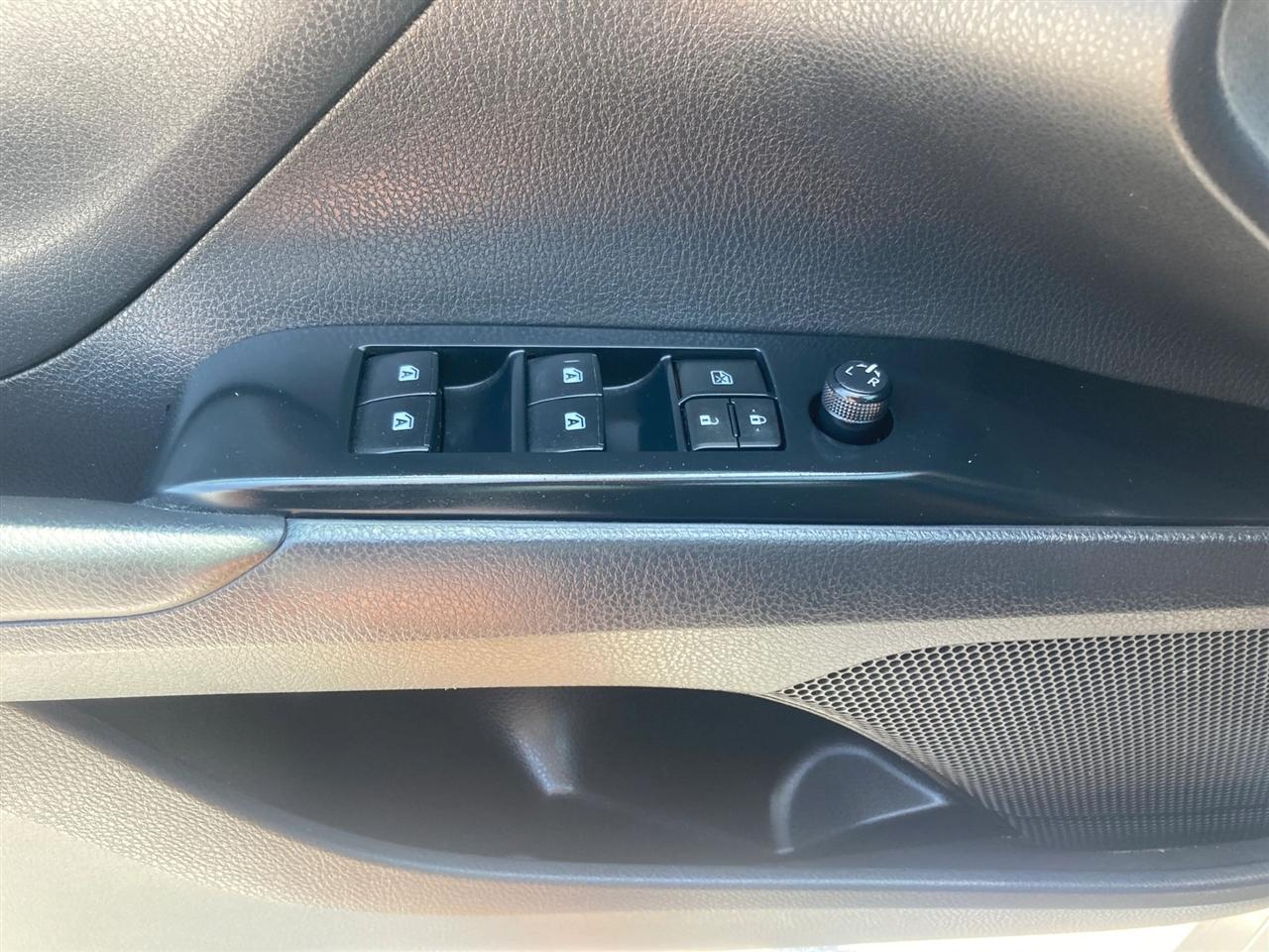 Toyota Camry Hybrid SE 2019