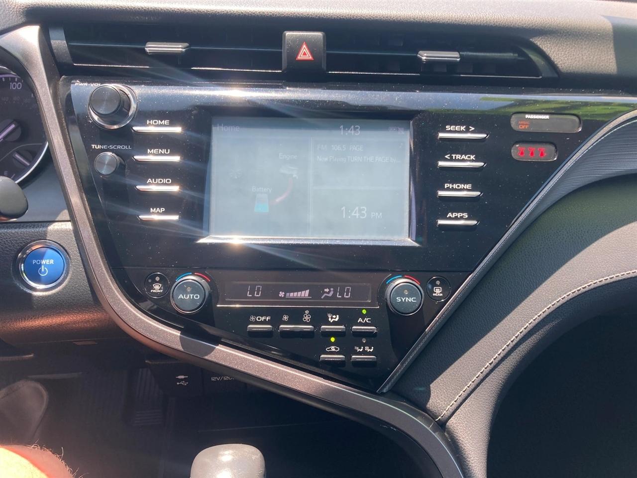 Toyota Camry Hybrid SE 2019