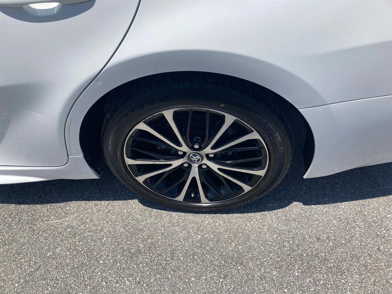 Toyota Camry Hybrid SE 2019
