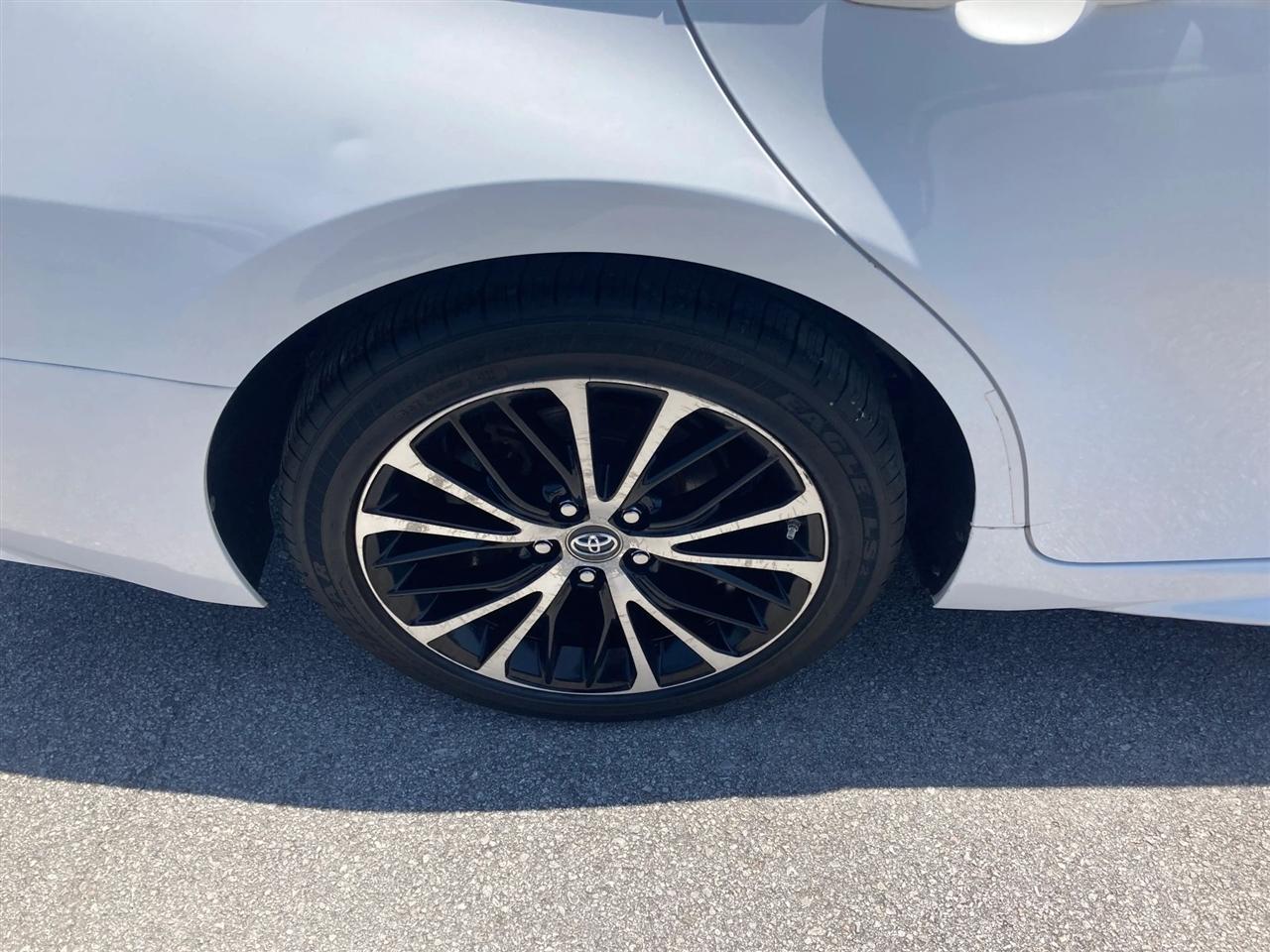 Toyota Camry Hybrid SE 2019