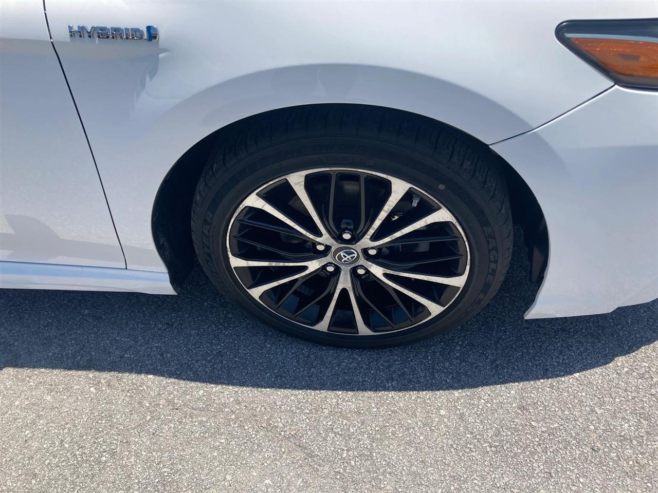 Toyota Camry Hybrid SE 2019