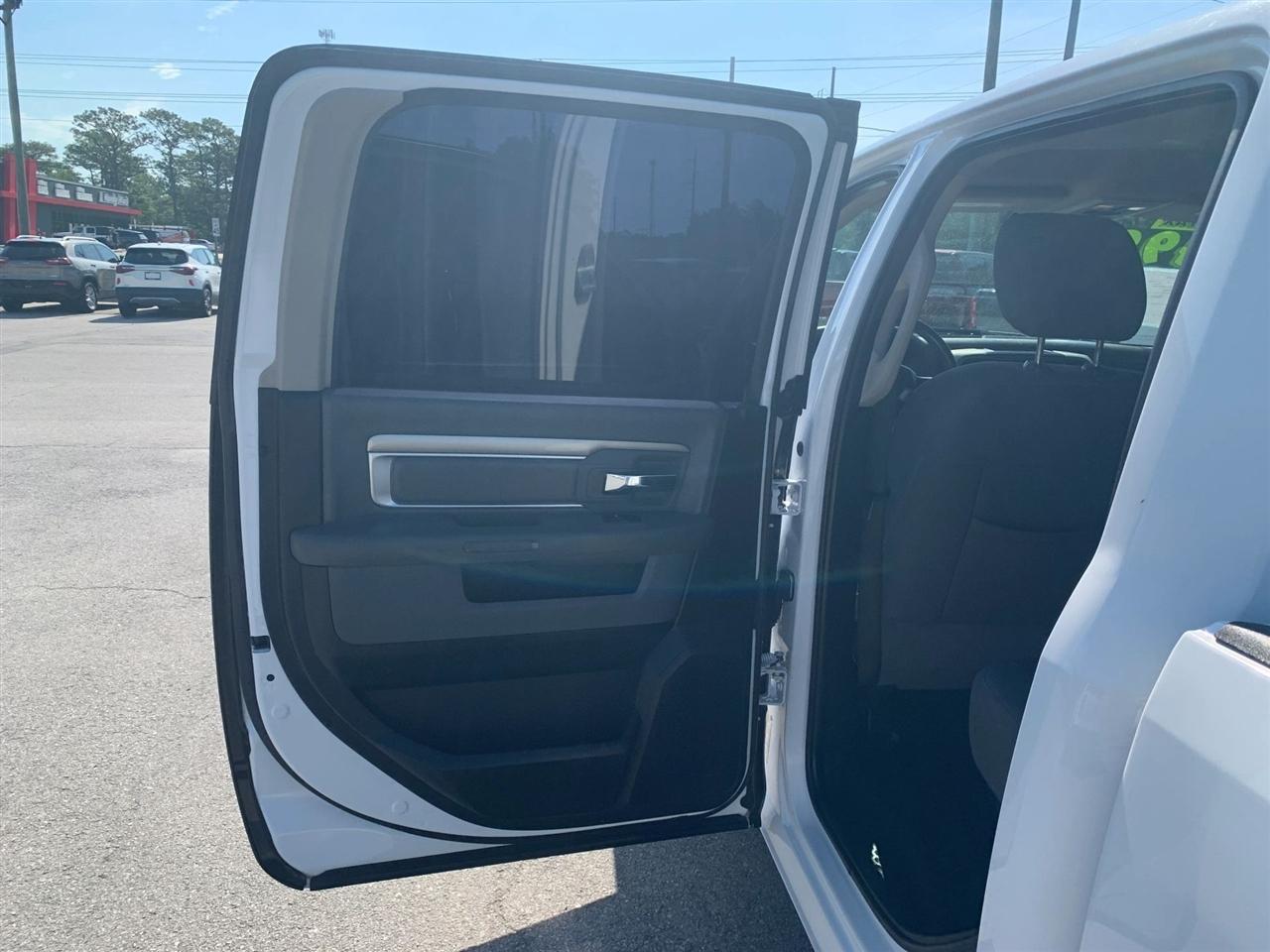 RAM 1500 Classic Tradesman Crew Cab LWB 4WD 2019