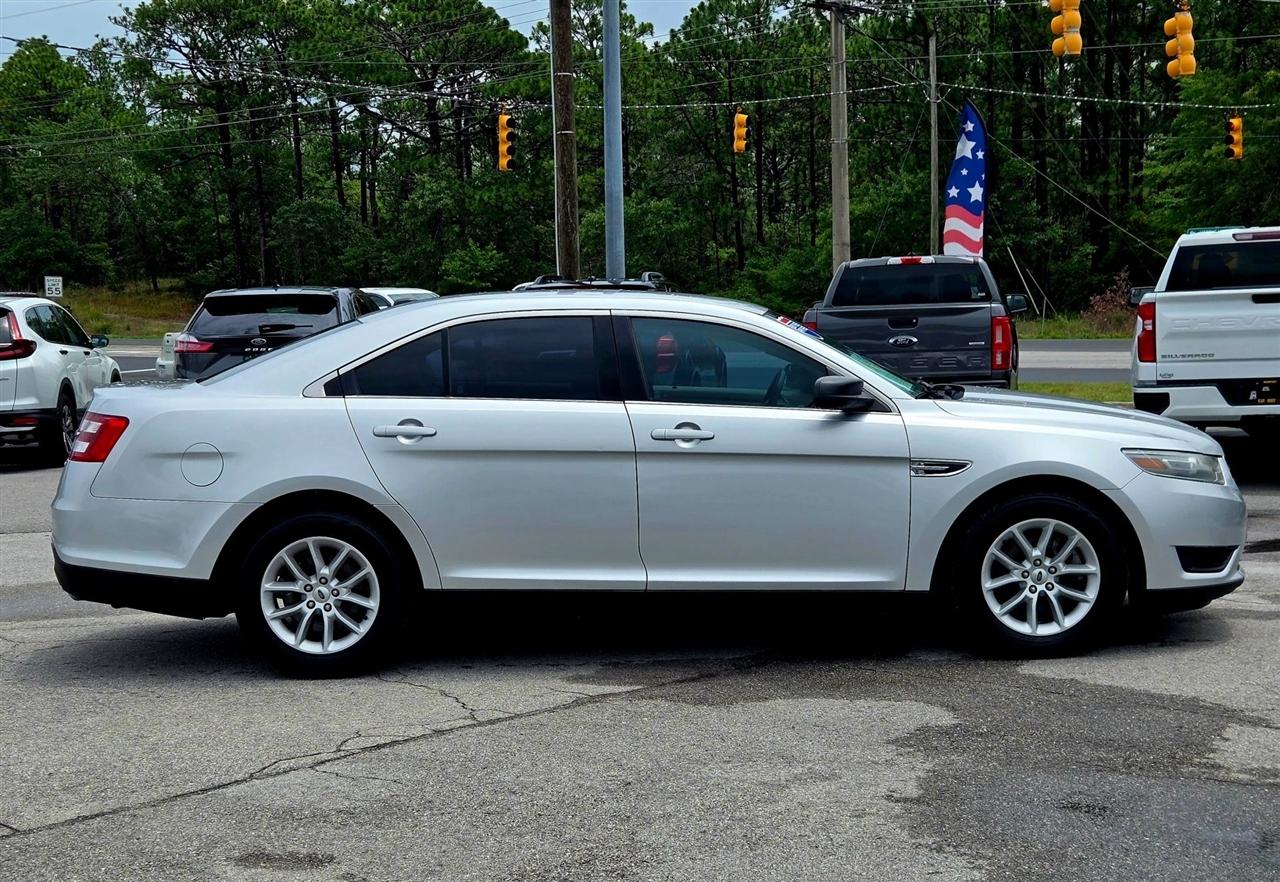 Ford Taurus SE FWD 2013