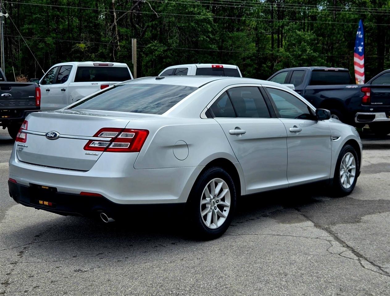 Ford Taurus SE FWD 2013