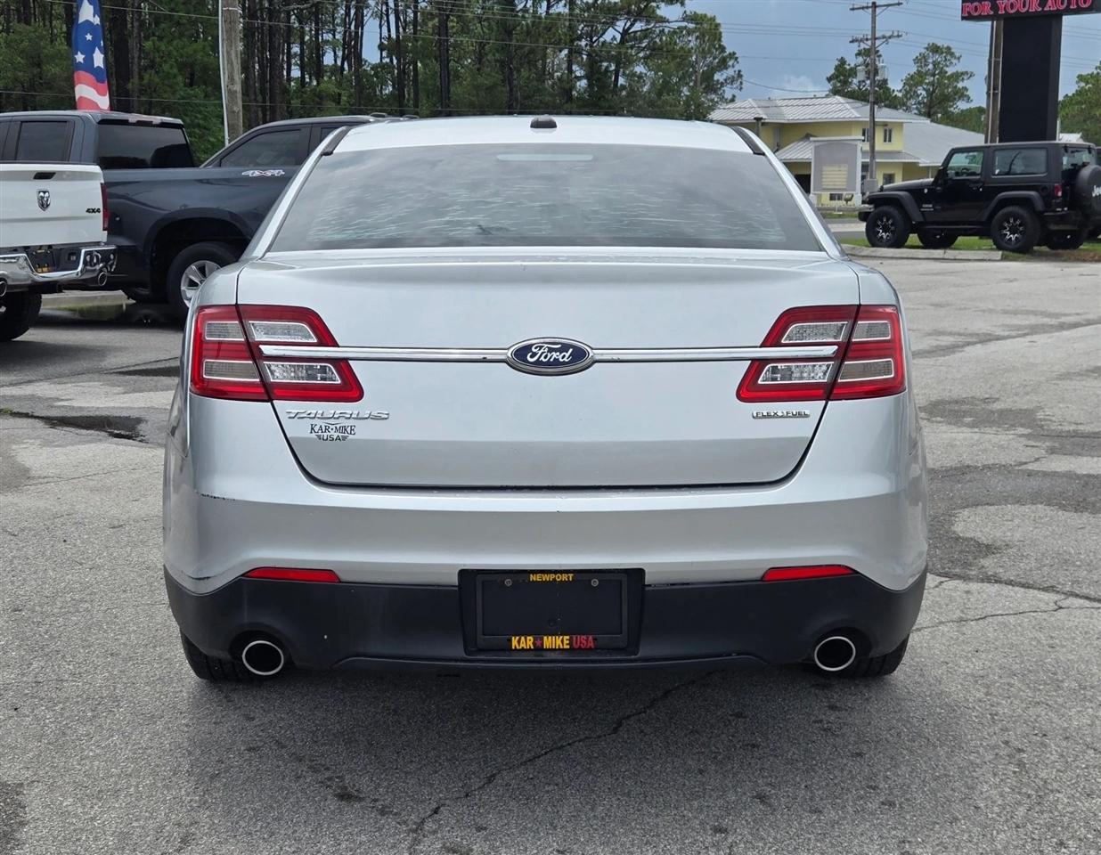 Ford Taurus SE FWD 2013