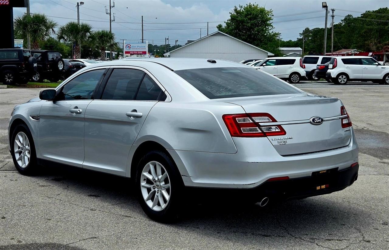 Ford Taurus SE FWD 2013