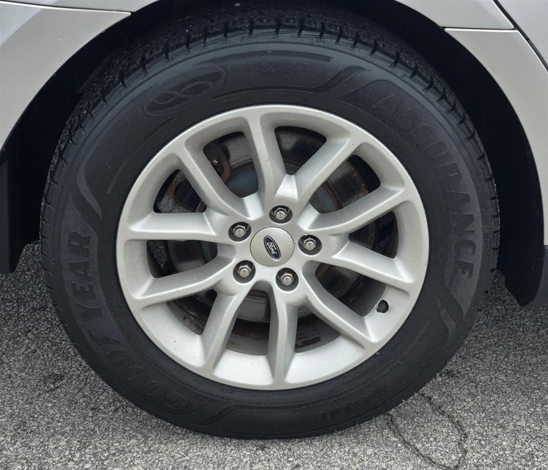 Ford Taurus SE FWD 2013