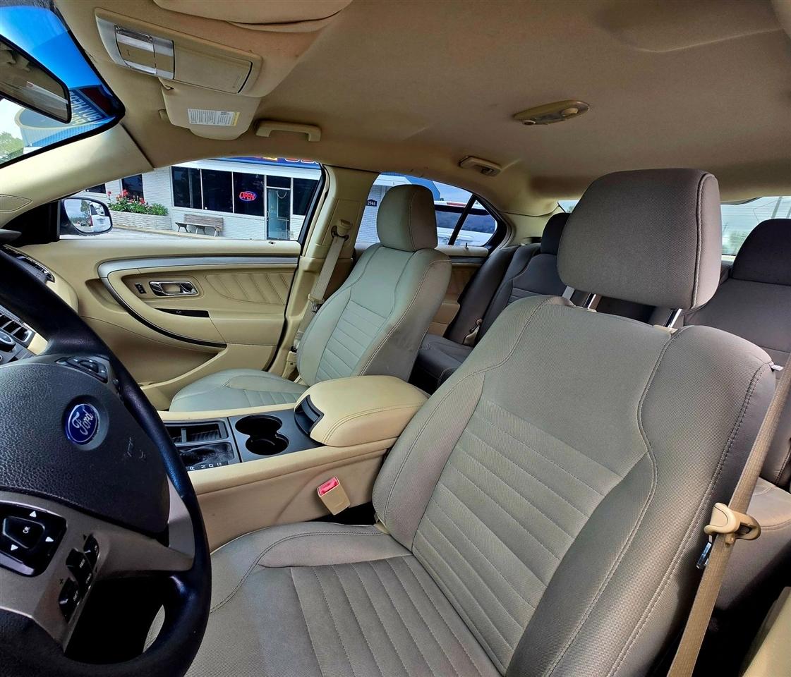 Ford Taurus SE FWD 2013
