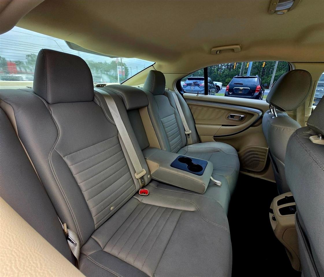 Ford Taurus SE FWD 2013