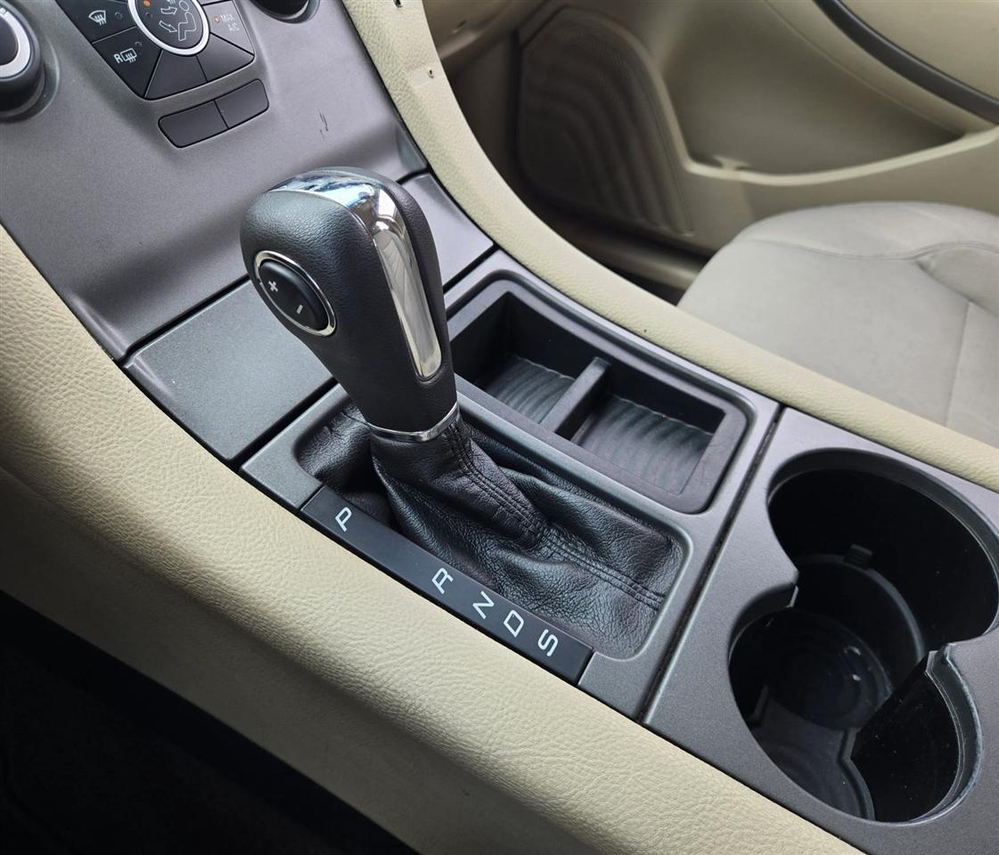 Ford Taurus SE FWD 2013