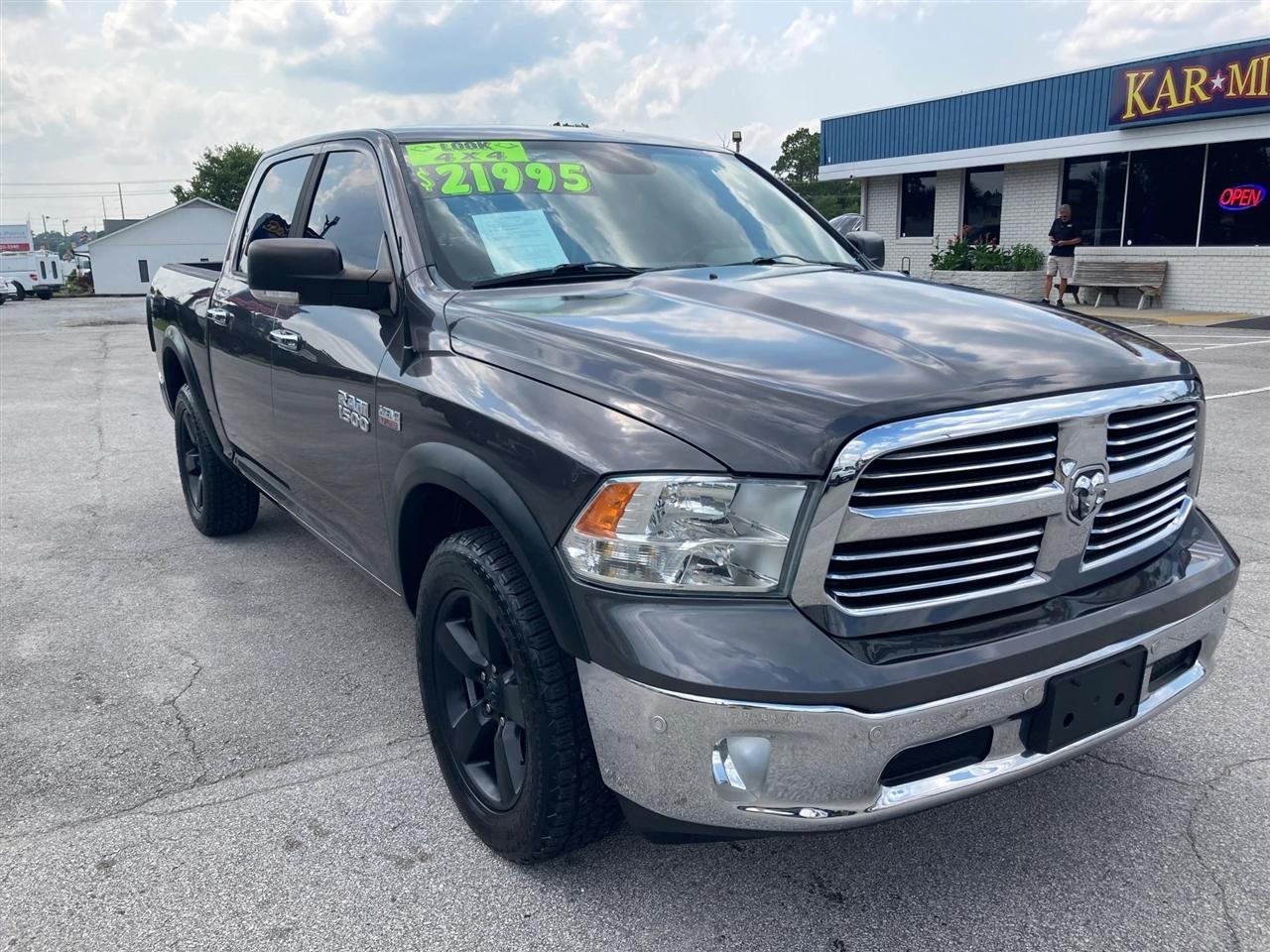 RAM 1500 SLT Crew Cab SWB 4WD 2016