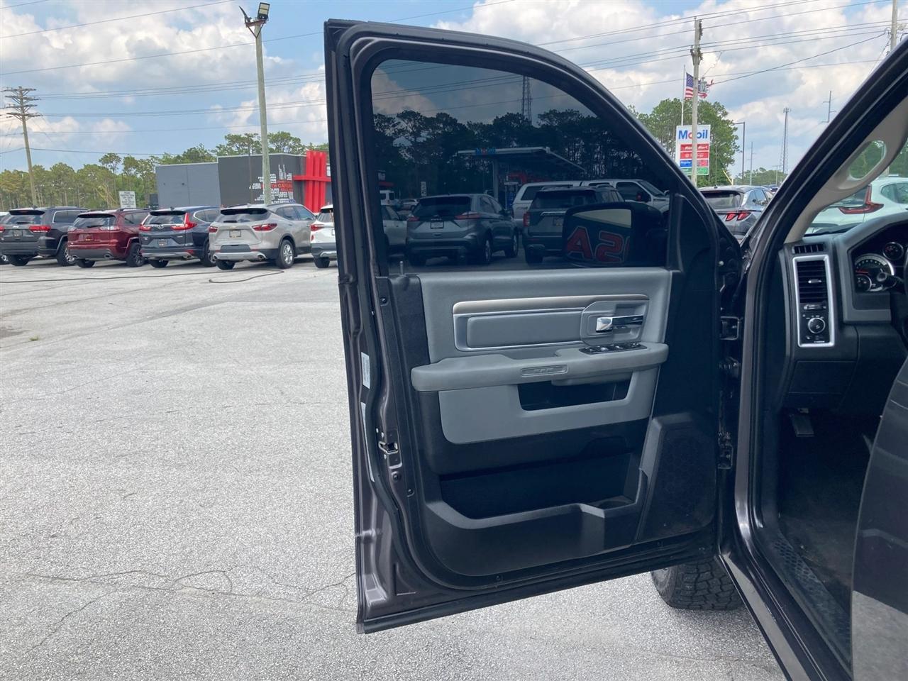 RAM 1500 SLT Crew Cab SWB 4WD 2016