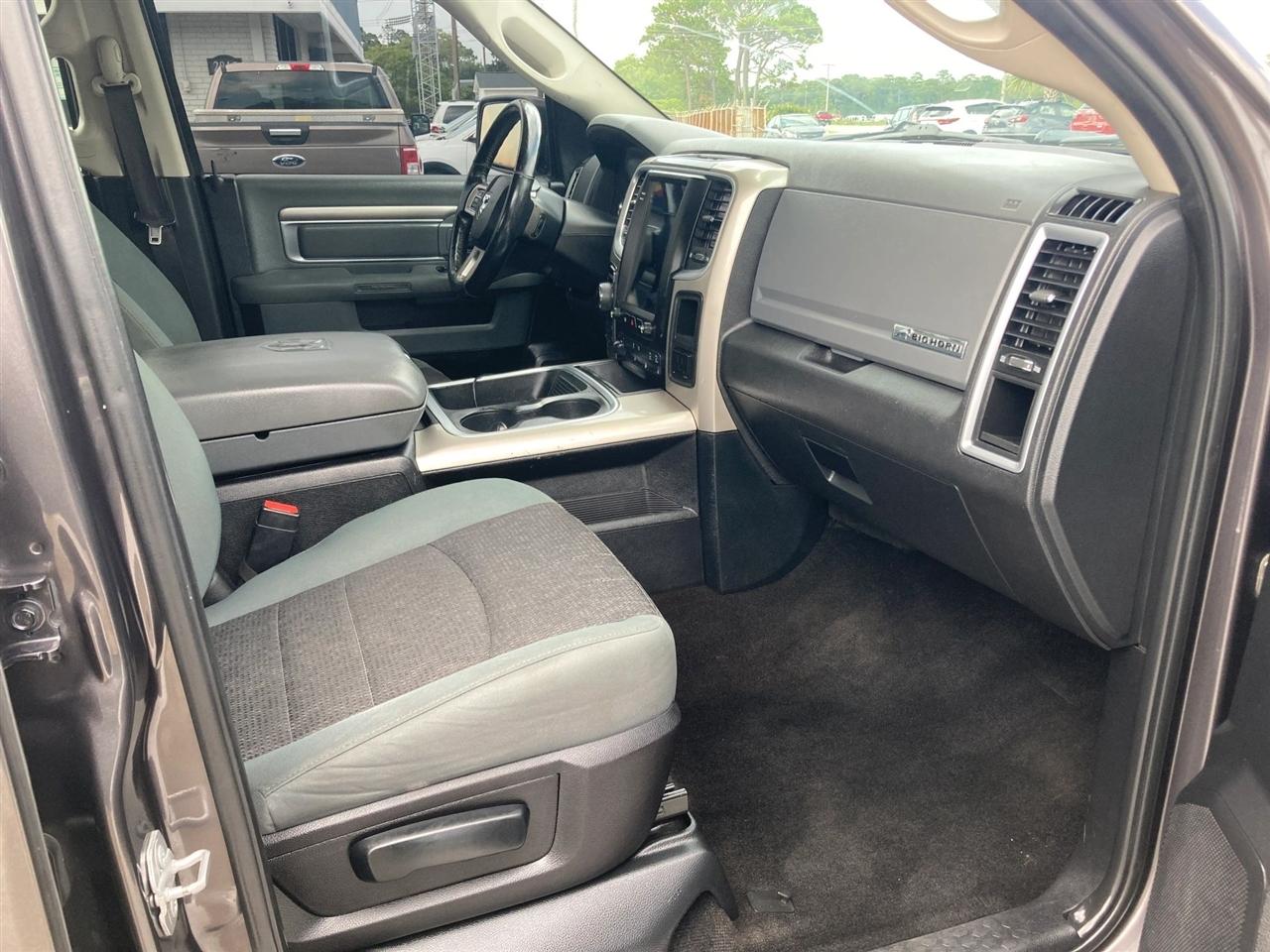 RAM 1500 SLT Crew Cab SWB 4WD 2016