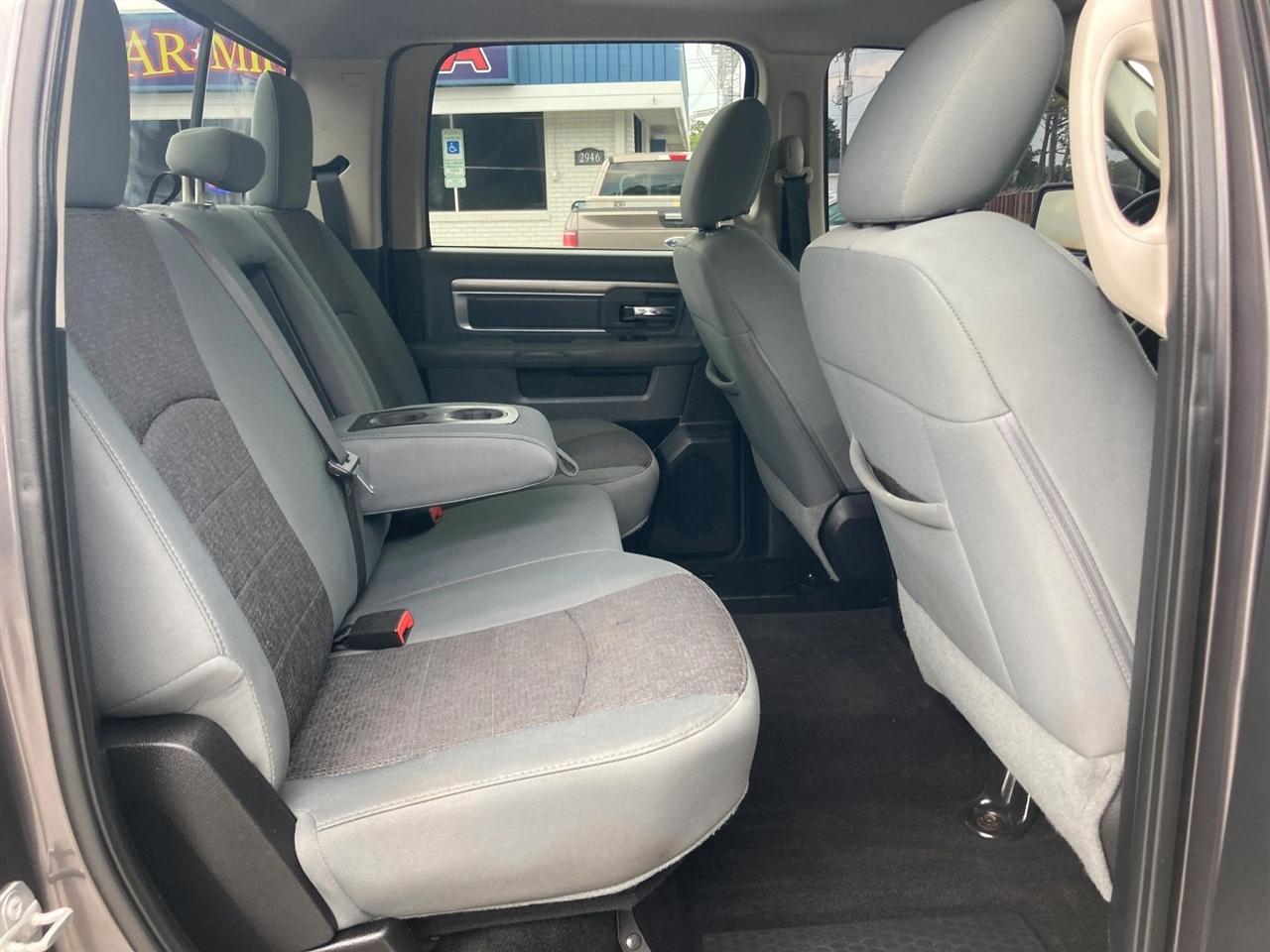 RAM 1500 SLT Crew Cab SWB 4WD 2016