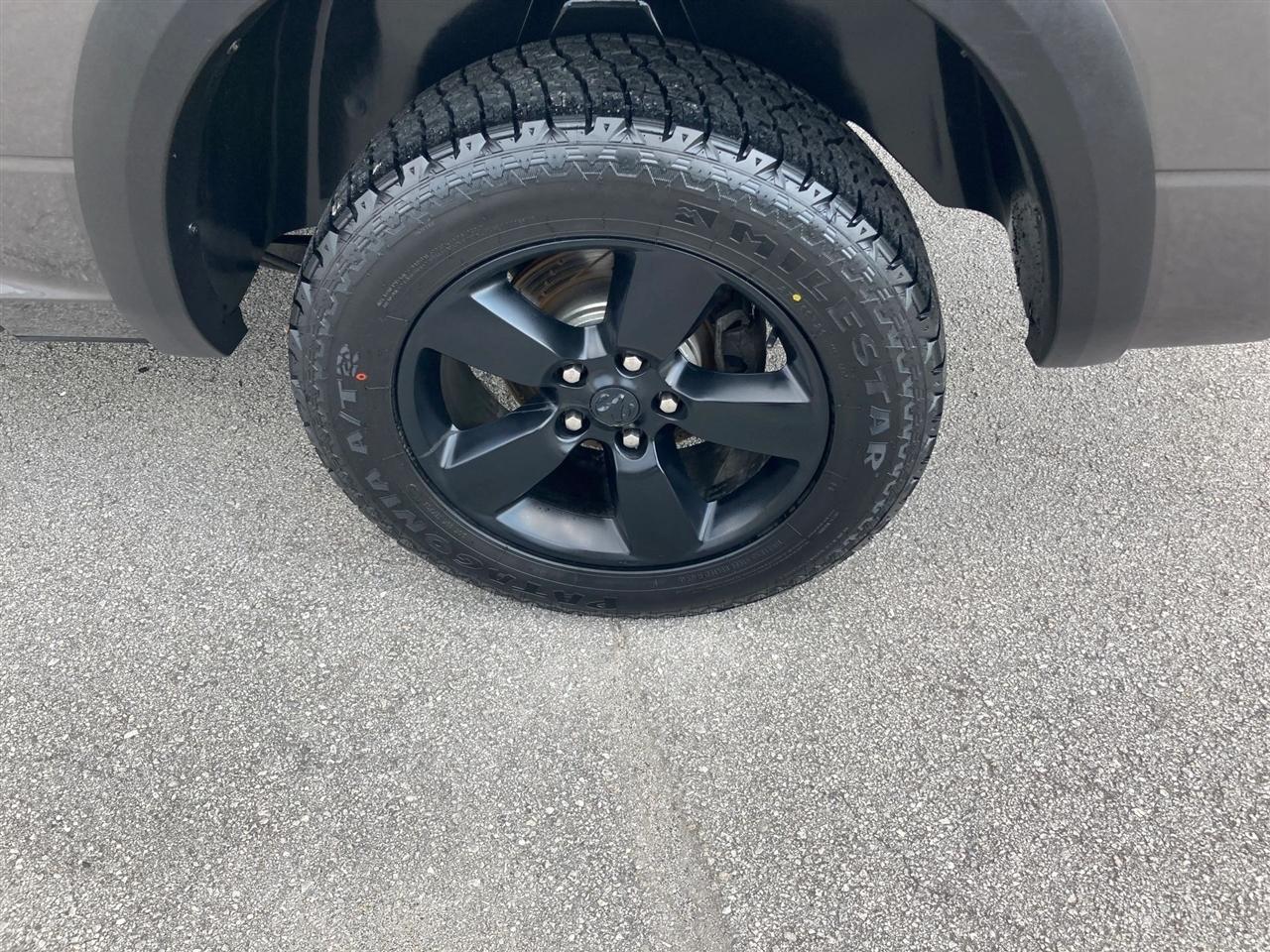 RAM 1500 SLT Crew Cab SWB 4WD 2016