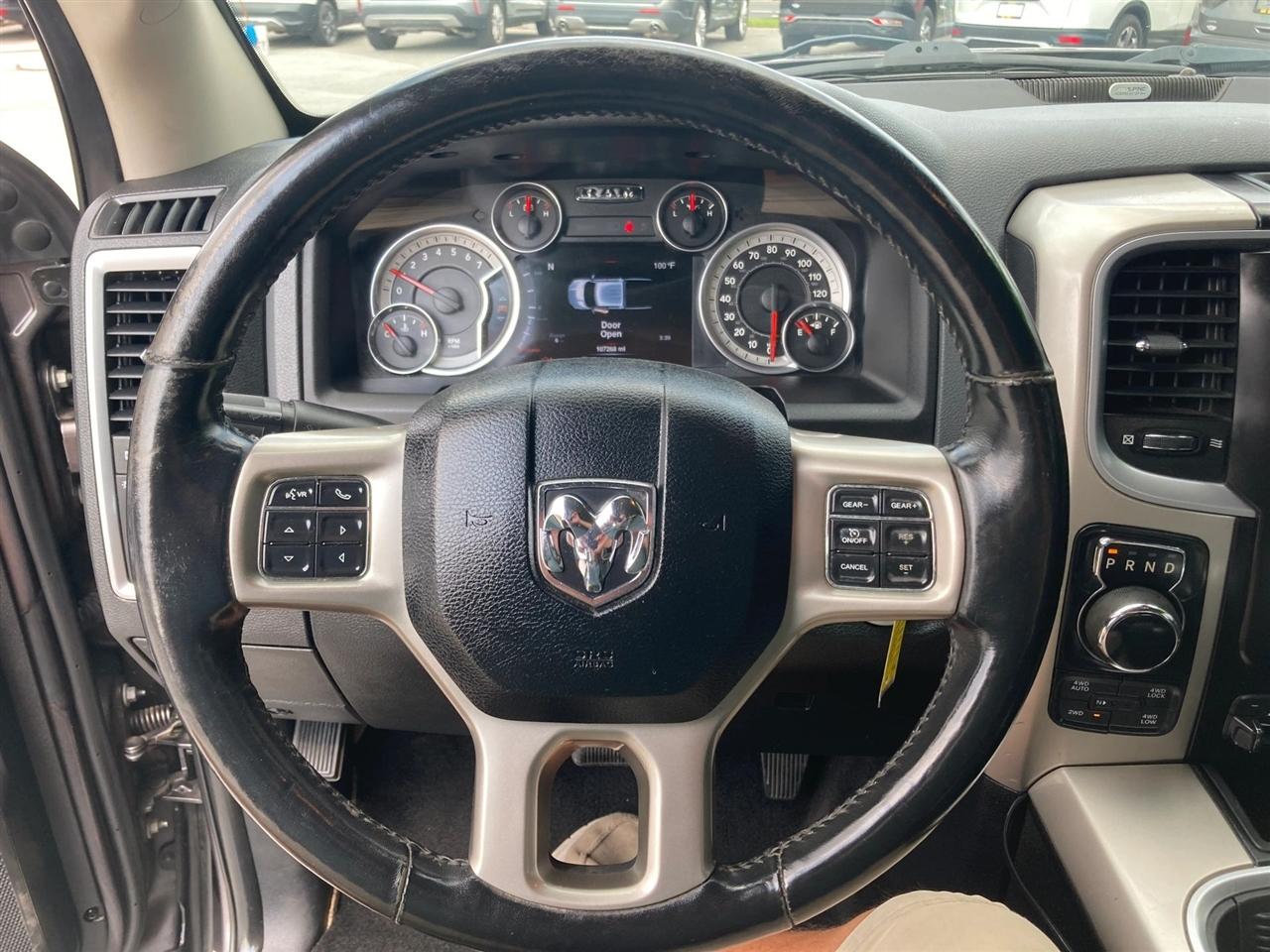 RAM 1500 SLT Crew Cab SWB 4WD 2016