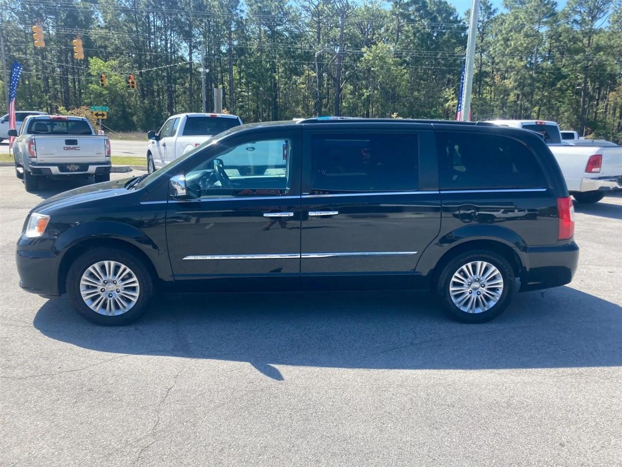 Chrysler Town & Country Touring-L 2013